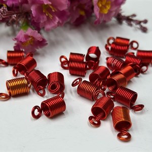 При создании украшений своими руками рукодельницы