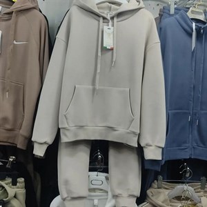 Спортивные костюмы с начесом Расцветки размеры есть