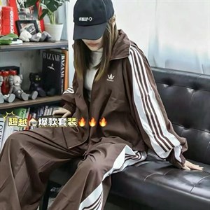 Спортивный костюм-двойка Adidas Style: куртка-ветровка и брюки