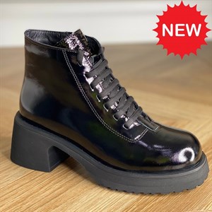 Удобные кожаные ботинки на невысоком каблуке Есть