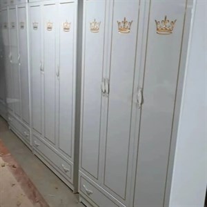 Королевский шкаф трехстверчатый размеры 180 см высота