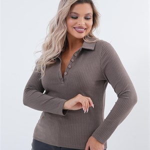 Поло Удобное поло имеет классический отложной воротник