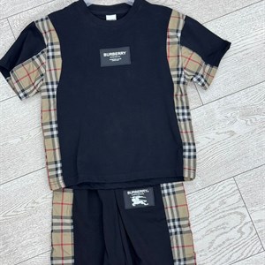 Детская одежда: Уникальная двойка со скидкой в Бишкеке - Высокое качество и низкие цены!