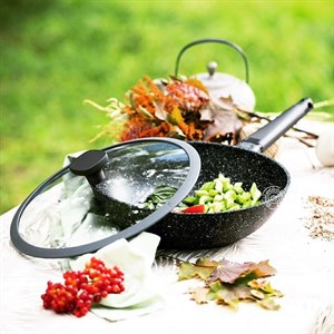 Wok сковорода идеальна для приготовления паназиатской