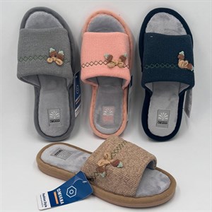 Купите качественные тапочки, шлепки и сланцы оптом - идеальный выбор для вашего бизнеса!
