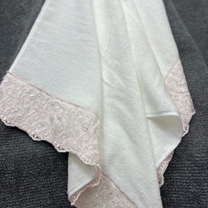 Белые Лицевые махровые полотенца с гипюром Размер