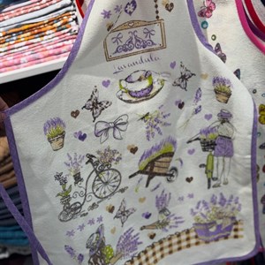 Купите непромокаемый фартук – идеальный помощник для мытья посуды