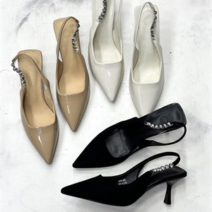 Туфли с открытой пяткой и декоративной цепочкой — идеальные для особых случаев