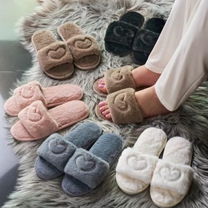  Более 20ти лет занимаемся продажами домашних тапочек