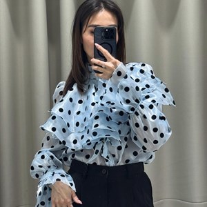 Блузки в горошек из органзы - стильные и удобные