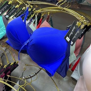 Кыргызстан Бишкек Рынок Кербен Дордой Нижнее белье