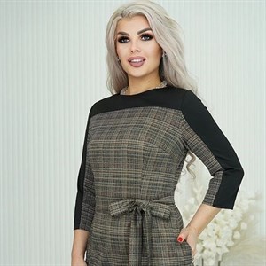 Это трикотажное платье сочетает в себе элегантность