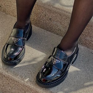 Стильные лоферы под Prada Классический черный лакированные