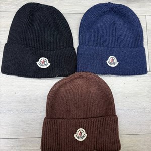 Тёплая вязаная шапка MONCLER оптом — 3 цвета, производство Гуанчжоу