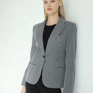  Вновь в наличии классические жакеты приталенного