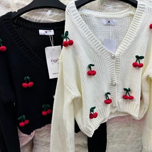 Кардиган на пуговицах с вишенками тренд сезона 1200