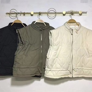  Безрукавка наполнитель синтепон  Сезон деми  Размер