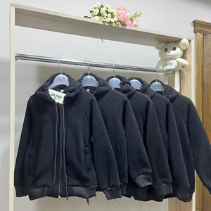 в наличии бомбер с капюшоном  Размеры 36 38 40 42