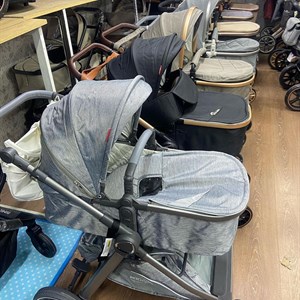 Тут много колясок