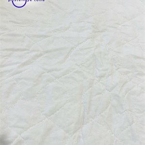 Плотный наматрасник на юбочке   Кстати этот наматрасник