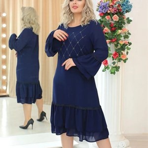 Лёгкое и элегантное платье украшено стразами Цвета