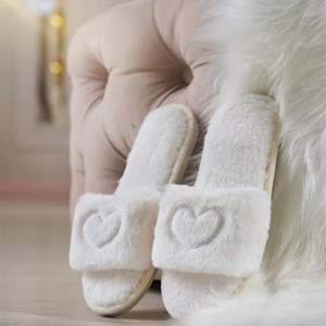  Более 20ти лет занимаемся продажами домашних тапочек