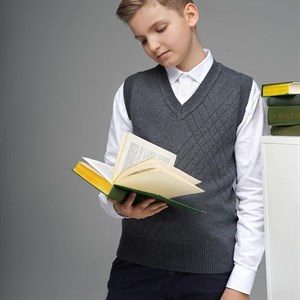 Стильные жилетки для школы которые могут стать как