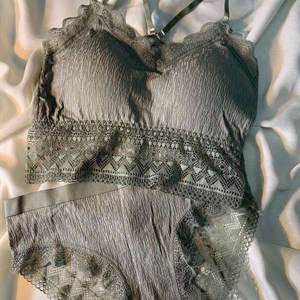 Красивый кружевной комплект белья Приятная к телу