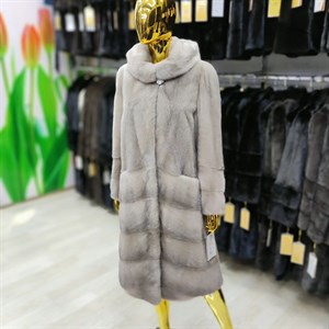 Шуба с капюшоном для любителей  новых ощущений В четырёх