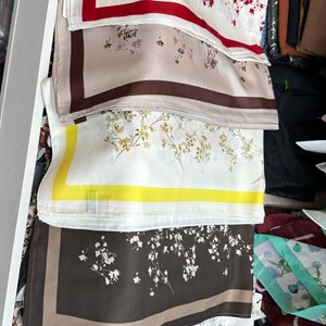 Платок-косынка 90x90 из атласа, Китай — стильный аксессуар
