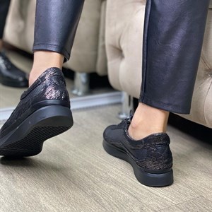 Если вы ходите в обуви целый день не снимая ее стоит