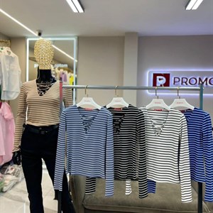 Однотонные и полосатые кофточки Невероятный вырез