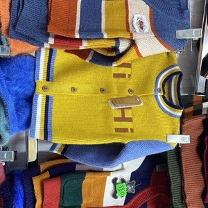 Разбирают наши кофточки цветов как видите неосталось