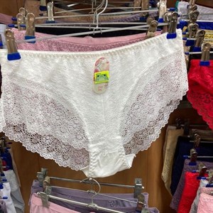 Кыргызстан Бишкек Рынок Кербен Дордой Нижнее белье