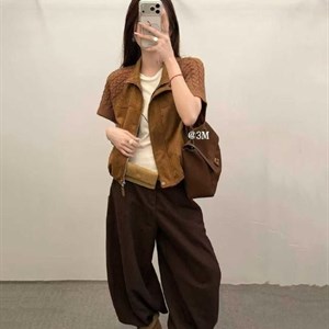 Женские жилеты из кожи, замши и болоньи — размеры 42–50