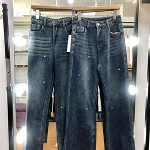 Джинсы со стразами    идеальная посадка  2700с  размер