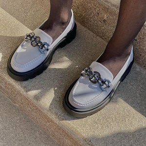 Как относитесь к светлой обуви Цена 2500 сом Рынок