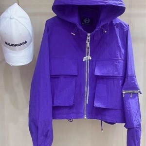 Модель 99305 Хит сезона Лёгкая осенняя куртка на подкладе