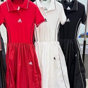 Платье-поло Adidas женское спортивное с контрастными вставками и логотипом — опт