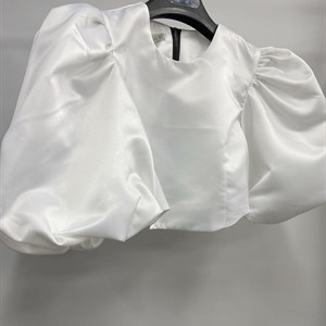 Белые кофточки и блузки это база В них и на мероприятие