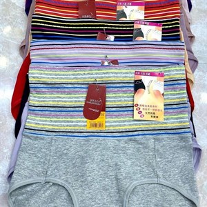 Кыргызстан Бишкек Рынок Кербен Дордой Нижнее белье