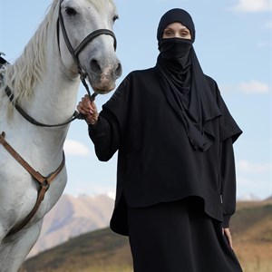 Скромная и красивая женщина: Халяль женская одежда от Raikanovy