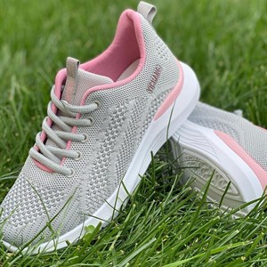 Продолжаем показывать вам спортивную комфортную обувь