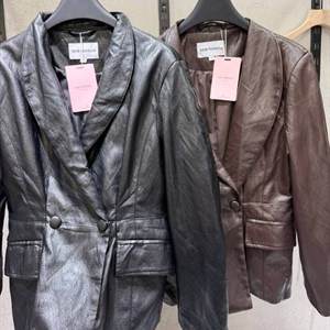 Женская одежда KAPSULA BRAND — размеры M и L