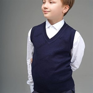 Удобный школьный жилет для мальчика может стать не