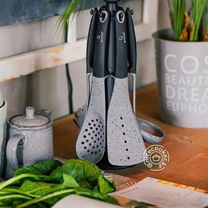 Кухонные аксессуары на кухне играют немаловажную роль