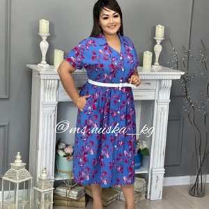 На модели Платья с отложным воротником на пуговицах