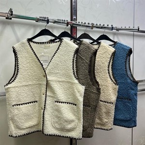 Жилет Teddy самый яркий тренд сезона осень зима 2021