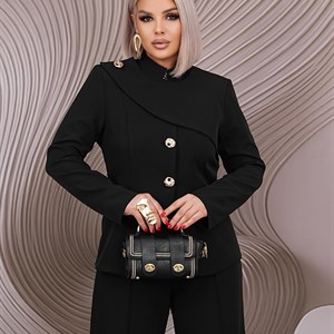 Элегантный брючный костюм премиум-класса – универсальный образ для любого мероприятия