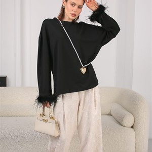 Лонгслив от PROMODA с акцентными перьями легкость